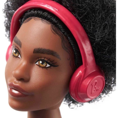 Barbie "Brooklyn" Roberts - Lyla + Pet 4 Barbie "Brooklyn" Roberts - Lyla + Pet - Image 4