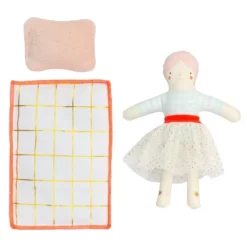 Meri-Meri Meri Meri Matilda Mini Suitcase Doll (Pack Of 1) -Barbie Store GUEST 4ac5127c a346 45d6 80a3 b6dae580e4c9