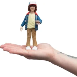 WETA Workshop Mini Epics - Stranger Things - Dustin Henderson -Barbie Store GUEST 527801b7 73c4 4fb3 9bbf e215f9f9750c