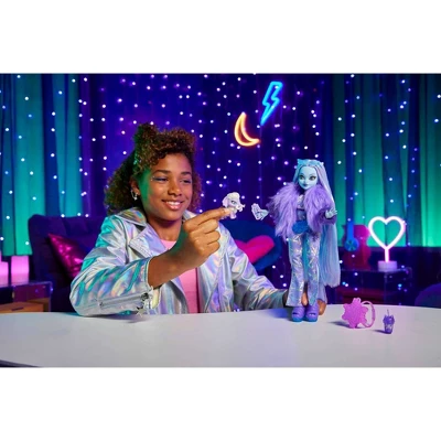 Monster High Abbey Bominable Yeti Fashion Doll With Accessories 7 Monster High Abbey Bominable Yeti Fashion Doll With Accessories - Image 7