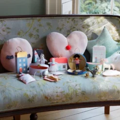 Meri-Meri Meri Meri Matilda Mini Suitcase Doll (Pack Of 1) -Barbie Store GUEST be6cf4f8 6dd5 4876 a628 a4600cbd406e